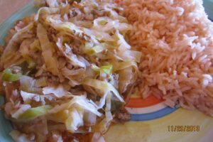 Deliciosa receta de carne molida con repollo y arroz