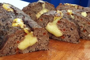 Delicioso pan relleno de carne molida y queso: receta fácil y sabrosa