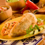 deliciosos-chiles-rellenos-carne-molida-y-queso-en-su-punto