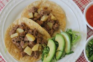 Receta deliciosa: Carne molida con papas para tacos